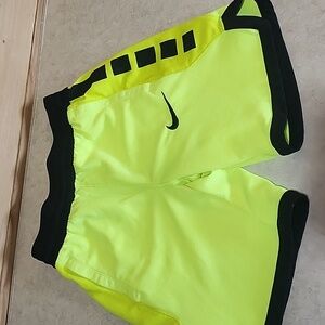 Nike Dri -Fit Boys Basketball Shorts size Small